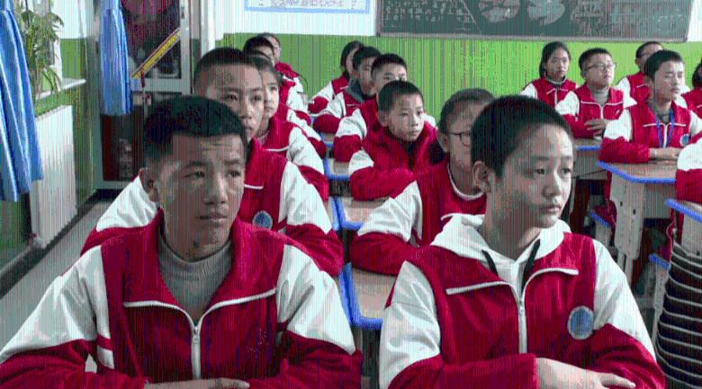 专注交流,作为团里的人,虞书欣却不知道团里发歌,这是因为什么?帮你解疑答惑